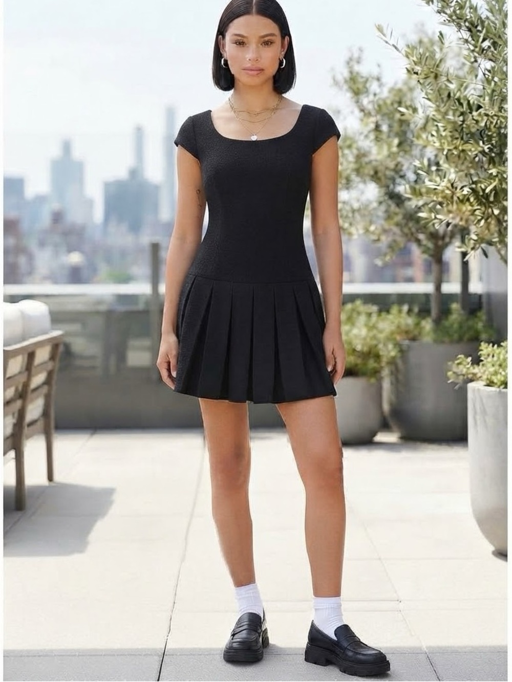 Aritzia Sunday Best Black Pleated Mini Dress Cap Sleeve Scoop Neck 12 EUC preppy